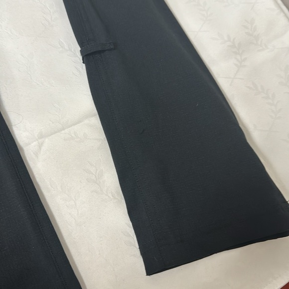 Duluth Trading Women’s pants 8 x 33 - Picture 4 of 6